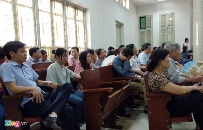  Gần 100 người thuê nhà theo dõi phiên tòa với nguyện vọng được tiếp tục có nơi ở ổn định. Ảnh: Hoàng Lam.