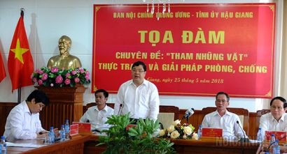  Đồng chí Lữ Văn Hùng, Ủy viên Trung ương Đảng, Bí thư Tỉnh ủy Hậu Giang phát biểu