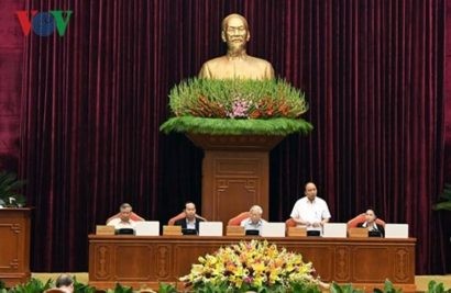  Thủ tướng Nguyễn Xuân Phúc thay mặt Bộ Chính trị điều hành phiên thảo luận