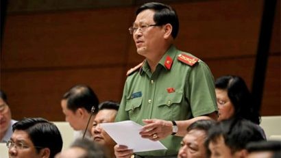 Đại biểu Quốc hội Nguyễn Hữu Cầu tranh luận trên Hội trường sáng 24/5