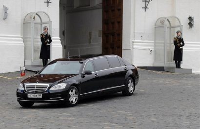  Chiếc xe chuyên dụng chở Tổng thống Nga - Ảnh: TASS