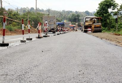 Một đoạn đường của Dự án cải tạo quốc lộ 20 đang thi công – Dự án “khủng” có nhiều sai phạm của Công ty Út “trọc” (ảnh: internet)