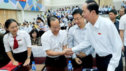  Chủ tịch nước Trần Đại Quang với các đại biểu tại buổi tiếp xúc cử tri