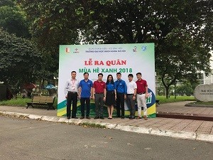 BTV Đoàn thanh niên EVNNPC chụp ảnh ... ại diện BTV Đoàn trường ĐH BKHN