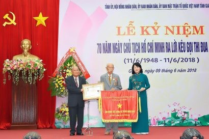  Phó Chủ tịch nước Đặng Thị Ngọc Thịnh đã phong tặng danh hiệu Anh hùng lực lượng vũ trang nhân dân cho Tập thể tù chính trị Cuti.