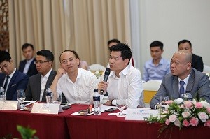 Lãnh đạo các đại lý phân phối trao đổi tại sự kiện 