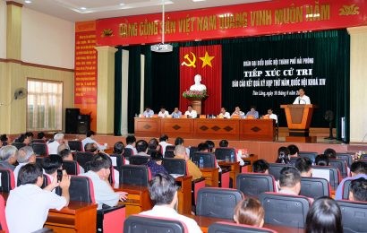 Thủ tướng phát biểu tại buổi tiếp xúc cử tri nêu rõ: Luật An ninh mạng đã tiếp thu một vấn đề rất quan trọng là cho phép đặt máy chủ ở nước ngoài, không phải đặt máy chủ trong nước mà chỉ có cơ sở dữ liệu người dùng Việt Nam phải lưu trữ tại Việt Nam.