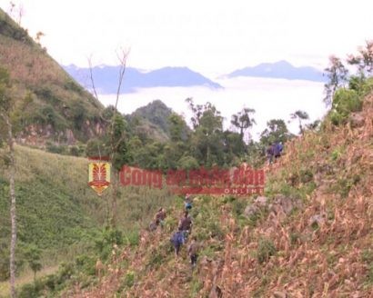  Hiện trường vụ đấu súng bắt giữ nhóm đối tượng vận chuyển 20 bánh heroin ở Lóng Luông tháng 8/2016.