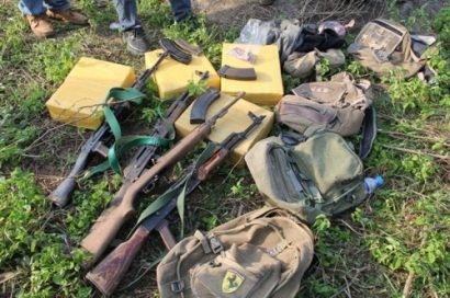  Vũ khí thu giữ của các đối tượng sau một trận đánh. Ảnh ban chuyên án cung cấp
