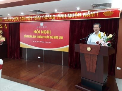 Đ/c Lê Minh Tâm, Phó Chủ tịch, Tổng Thư ký trình bày dự thảo báo cáo 6 tháng đầu năm 2018