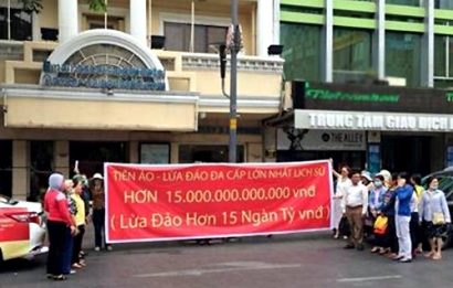 Nhà đầu tư đến văn phòng Công ty Modern Tech tố cáo lừa đảo.