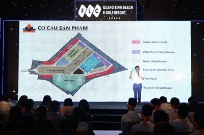 Ông Trương Xuân Quý - Giám đốc Dự dán FLC Quảng Bình đang thuyết trình sản phẩm 