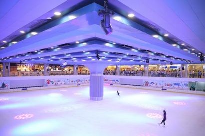 Sân băng tự nhiên lớn nhất Việt Nam Vincom Ice Rink rộng gần 2.000m2