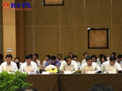 Các chuyên gia, đại biểu Quốc hội, đại diện Tòa án, Viện Kiểm sát, các cơ quan ban ngành có liên quan tham gia trao đổi, đóng góp ý kiến hoàn thiện dự thảo Nghị quyết.