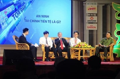 Chuyên gia kinh tế, tiến sĩ Nguyễn Minh Phong chia sẻ trong buổi tọa đàm.