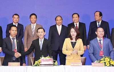 Bà Hương Trần Kiều Dung – TGĐ Tập đoàn FLC ký kết thỏa thuận hợp tác đầu tư