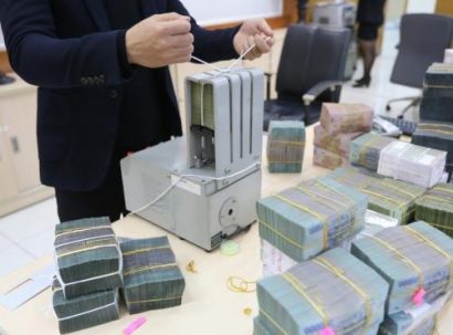 Xử lý nợ xấu vẫn cần thêm quyền năng. Ảnh minh họa: Quang Phúc