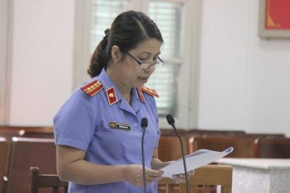 Đại diện VKS phát biểu quan điểm luận tội.