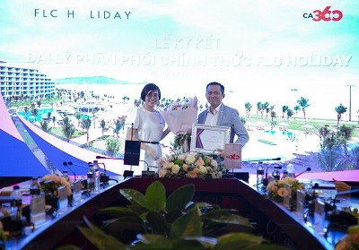 Đại diện FLC Holiday và CMG.ASIA chúc mừng sự hợp tác thành công