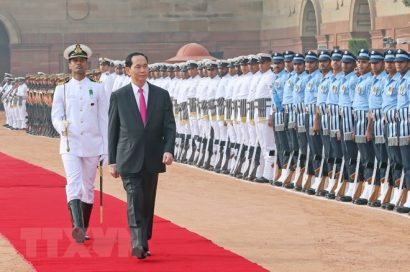 Chủ tịch nước Trần Đại Quang duyệt đội danh dự tại Lễ đón chính thức trong chuyến thăm cấp Nhà nước tới Cộng hòa Ấn Độ, ngày 3/3/2018, tại thủ đô New Dehli. (Ảnh: Nhan Sáng/TTXVN)