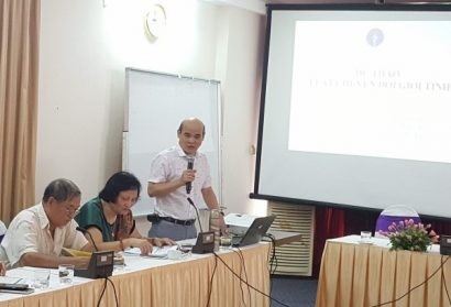 TS Nguyễn Huy Quang trình bày dự thảo Luật Chuyển đổi giới tính