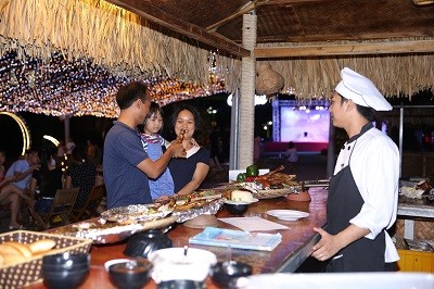 Du khách cũng có thể lựa chọn thêm đa dạng món ăn Việt