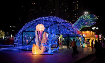  Màn trình diễn ánh sáng và âm nhạc buổi tối của Rùa thần khổng lồ tạo nên không gian ấn tượng