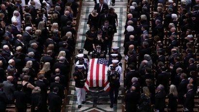  Lễ tang Thượng nghị sĩ John McCain được tổ chức long trọng ở Nhà thờ Quốc gia ngày 1/9 với sự tham dự của các cựu Tổng thống Mỹ và nhiều khách mời