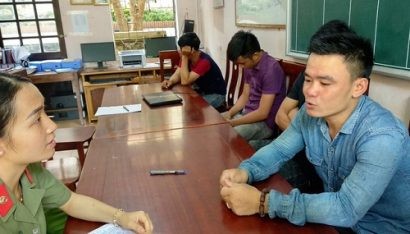 Các đối tượng tại cơ quan công an.