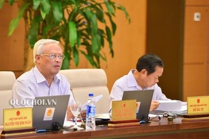 Phó Chủ tịch Quốc hội Uông Chu Lưu điều hành phiên thảo luận