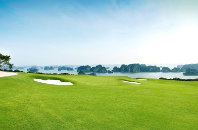 Sân golf tại FLC Hạ Long có tầm nhìn thu trọn kỳ quan thế giới