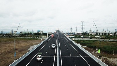 Cao tốc Hạ Long - Hải Phòng và Cầu Bạch Đằng thông xe từ 1/9/2018, rút ngắn thời gian di chuyển bằng ôtô từ Hà Nội đến Hạ Long từ 3,5 giờ xuống còn 1,5 giờ.