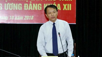 Ông Lê Quang Vĩnh, Phó Chánh Văn phòng Trung ương Đảng trả lời câu hỏi của các phóng viên