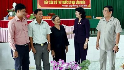 Quyền Chủ tịch nước Đặng Thị Ngọc Thịnh với cử tri huyện Tam Bình.