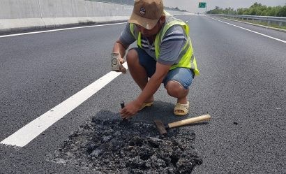 Quần đùi, dép tổ ong..."vá" cao tốc ngàn tỷ đang dậy sóng dư luận.
