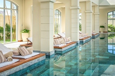 Khuôn viên bể bơi nước nóng bên trong Maia Spa tại FLC Samson Beach & Golf Resort