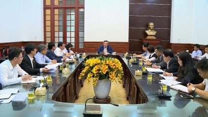 Quang cảnh buổi làm việc