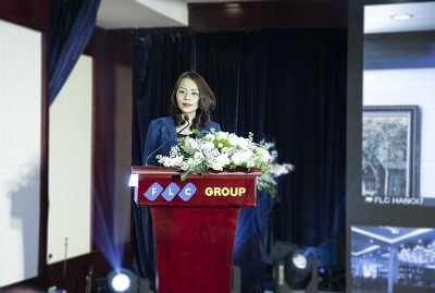 Phó Chủ tịch HĐQT - Tổng Giám đốc Hương Trần Kiều Dung lên Phát động Chuỗi sự kiện Chào mừng 17 năm Sinh nhật Tập đoàn FLC