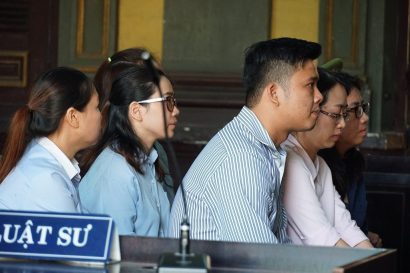  Các bị cáo tại tòa.