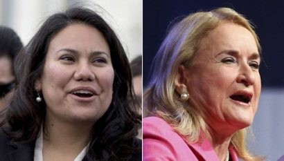 Bà Veronica Escobar (trái) và Sylvia Garcia. Ảnh: AP.