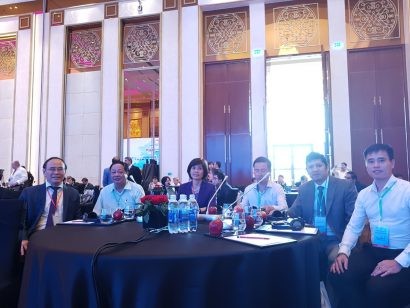 Đồng chí Nguyễn Văn Quyền (bìa trái) tại Hội thảo.