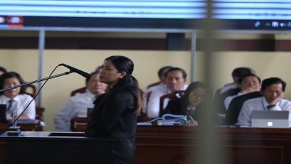  Bị cáo Lê Thị Lan Thanh trả lời các câu hỏi của HĐXX