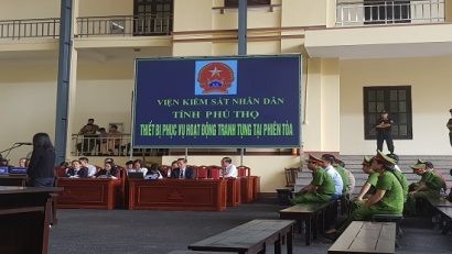  Bị cáo Hồng trả lời các câu hỏi của HĐXX