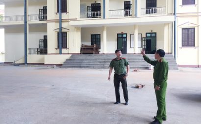  Công an tỉnh Phú Thọ kiểm tra công tác đảm bảo an ninh tại phiên tòa xét xử.