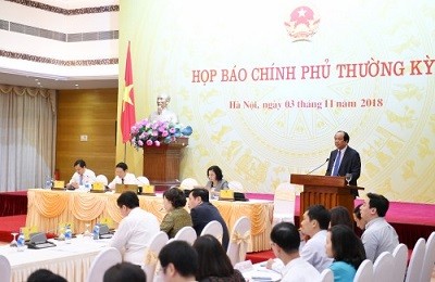  Bộ trưởng Mai Tiến Dũng chủ trì buổi họp báo. Ảnh: VGP/Quang Hiếu