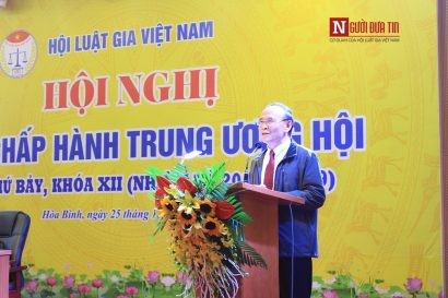  Bí thư Đảng đoàn, Chủ tịch Hội Luật gia Việt Nam Nguyễn Văn Quyền phát biểu khai mạc hội nghị.