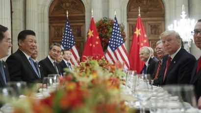  Chủ tịch Trung Quốc Tập Cận Bình và Tổng thống Mỹ Donald Trump cùng đoàn đại biểu hai nước tại G20. 