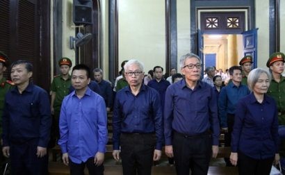  Các bị cáo nghe Tòa tuyên án