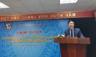 Ông Hồ Quang Lợi, Phó Chủ tịch Thường trực Hội Nhà báo Việt Nam, chủ trì cuộc họp báo.