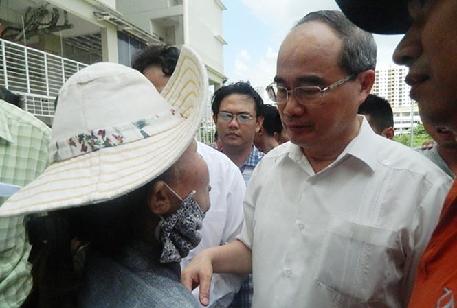 Hình ảnh ký biên bản bàn giao giữa các đơn vị dưới sự chứng kiến của Ban Lãnh đạo Tổng công ty Điện lực miền Bắc